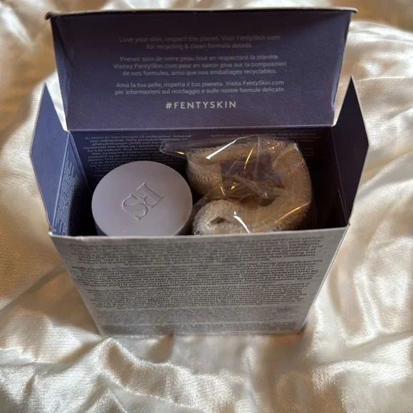 Fenty Beauty Pre-Show Glow Refillable Instant Retexturizing 10% AHA Treatment - Picture 3 of 8